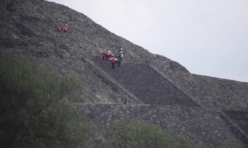 Streľba pri slávnych pyramídach: Muž zastrelil turistku a ďalších zranil