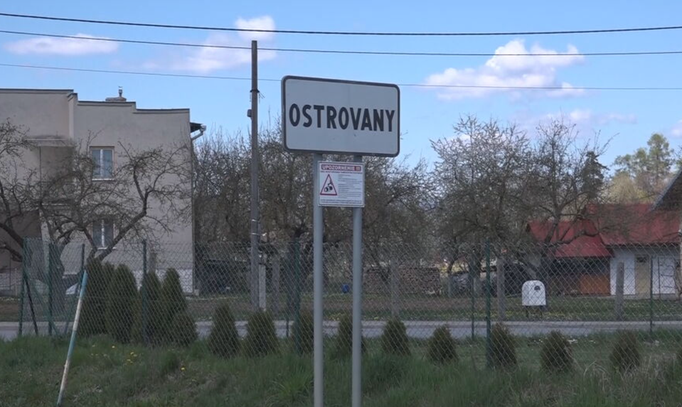 Bitka v osade sa vyhrotila. Zasahujúci žandár skončil v nemocnici