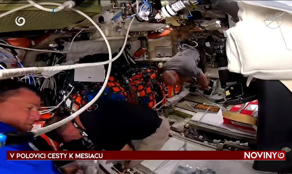 V POLOVICI CESTY K MESIACU