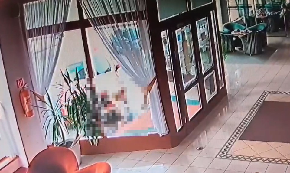 VIDEO: Vodička si pomýlila plyn s brzdou. Auto v centre Košíc vrazilo do malého dievčatka
