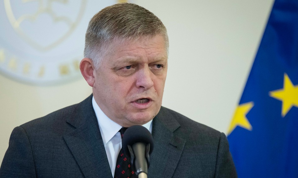 Fico odmietol demisiu ministra Ráža, žiada však odvolanie celého vedenia ZSSK