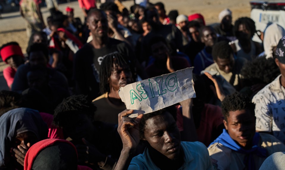 Kríza v Ceute ako katalyzátor zmeny: Lídri Európy vyzývajú na rýchle zriadenie návratových centier v Afrike