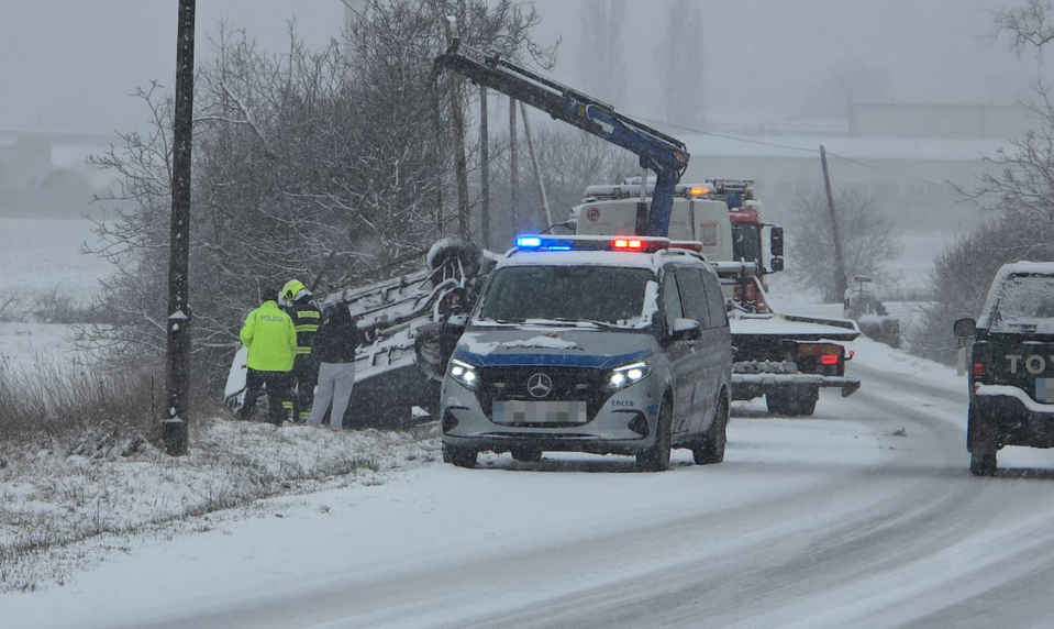 Počasie potrápilo vodičov v Bratislavskom kraji: Polícia zaznamenala niekoľko škodových udalostí
