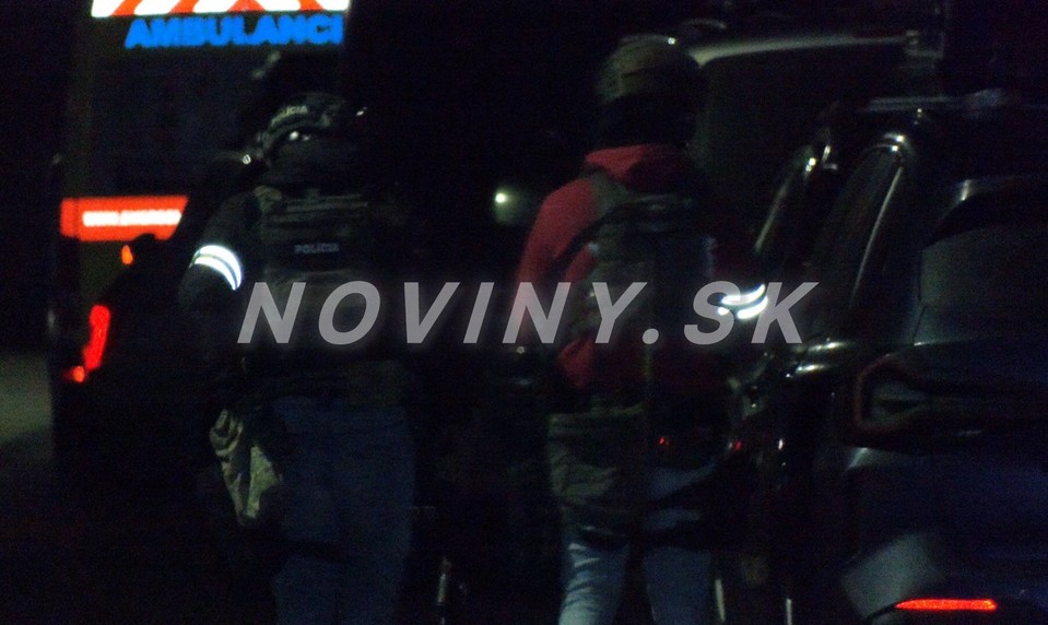Viaceré zložky polície aktuálne zasahujú v obci Golianovo