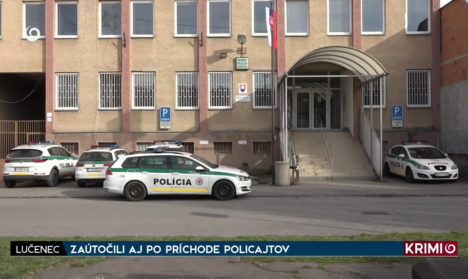 ZAÚTOČILI AJ PO PRÍCHODE POLICAJTOV