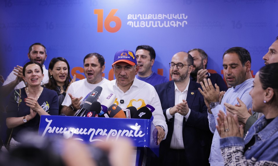Voľby v Arménsku vyhrala strana premiéra Pašinjana. Sľúbil ďalšie zbližovanie so Západom aj EÚ