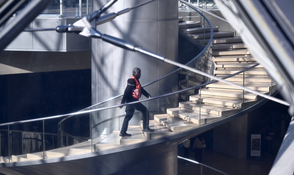 Šperky z Louvru mohli byť zachránené. Zlyhali francúzske úrady, tvrdí CGI Group