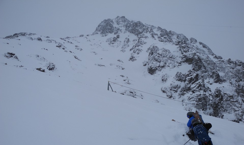 Lavína v Alpách zabila päť horolezcov. Medzi nimi bolo aj 17-ročné dievča