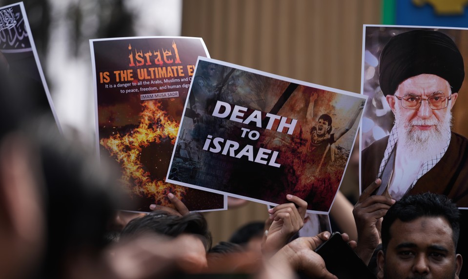 ONLINE: Prezident prisľúbil pokračovanie Chameneího cesty, nástupca môže byť zvolený už čoskoro