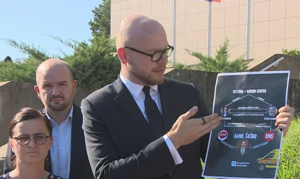 Tender na záchranky je podľa opozície škandál. Plánuje protesty a vyslovenie nedôvery