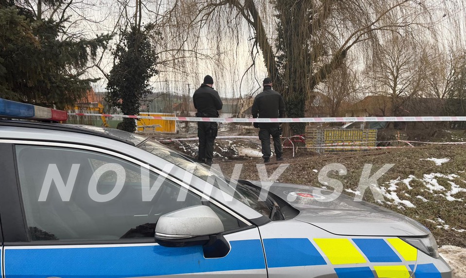 Tragédia vo Vieske nad Žitavou: Po páde z provizórnej lávky zahynul dobrovoľný hasič