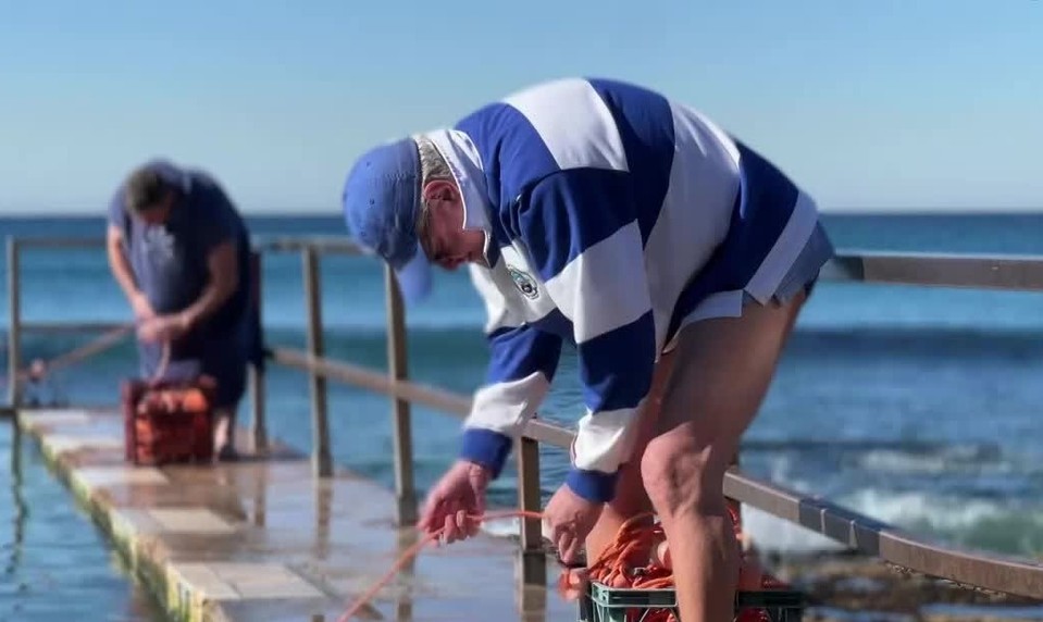 V Austrálii milujú studený oceán: Warren sa otužuje už neuveriteľných 57 rokov