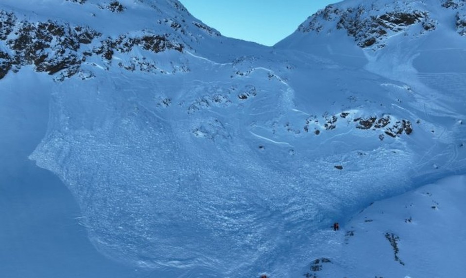 Slovákov vo Švajčiarsku ZASYPALA lavína, jeden neprežil