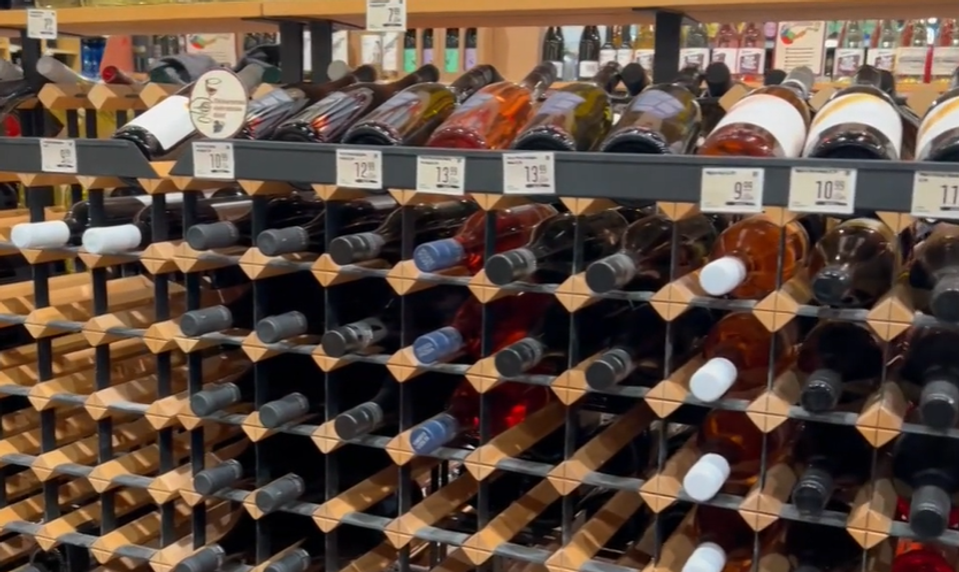 Výrobcovia vymýšľajú nealko verzie výrobkov. Označovanie alkoholu má pravidlá, upozorňuje SPPK