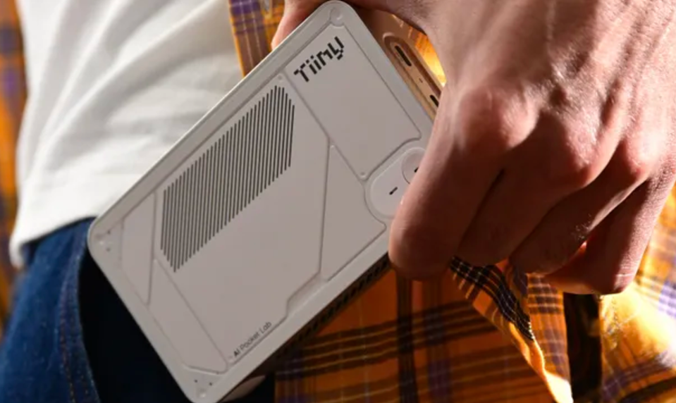 AI vo vrecku? Toto zariadenie šokovalo technologický svet