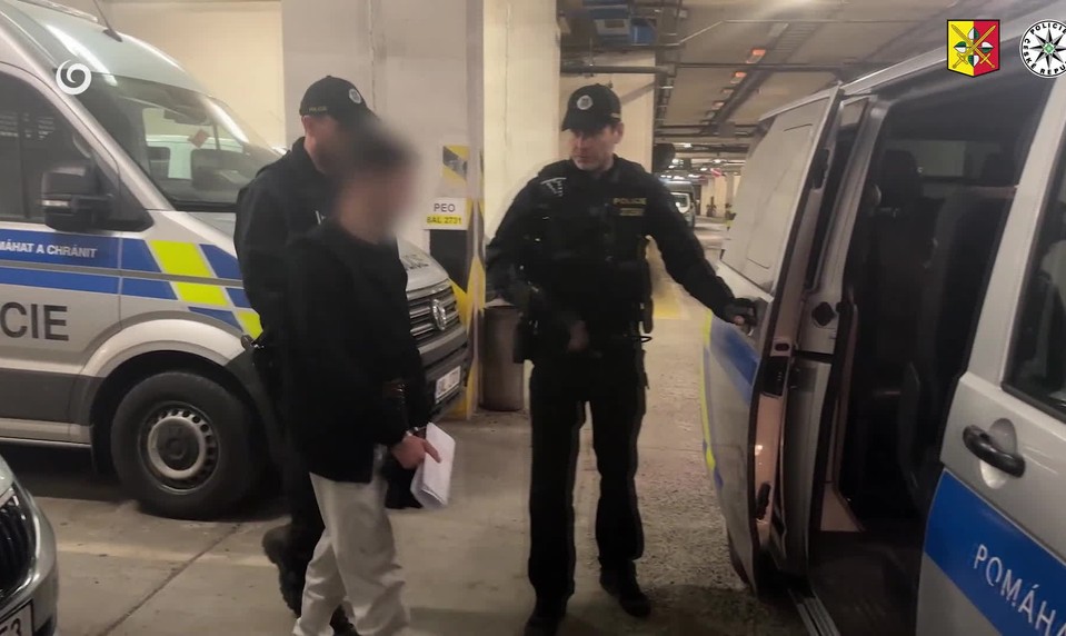 Desiatky útokov, rovnaký rukopis. Polícia odhalila skupinu bankomatových zlodejov