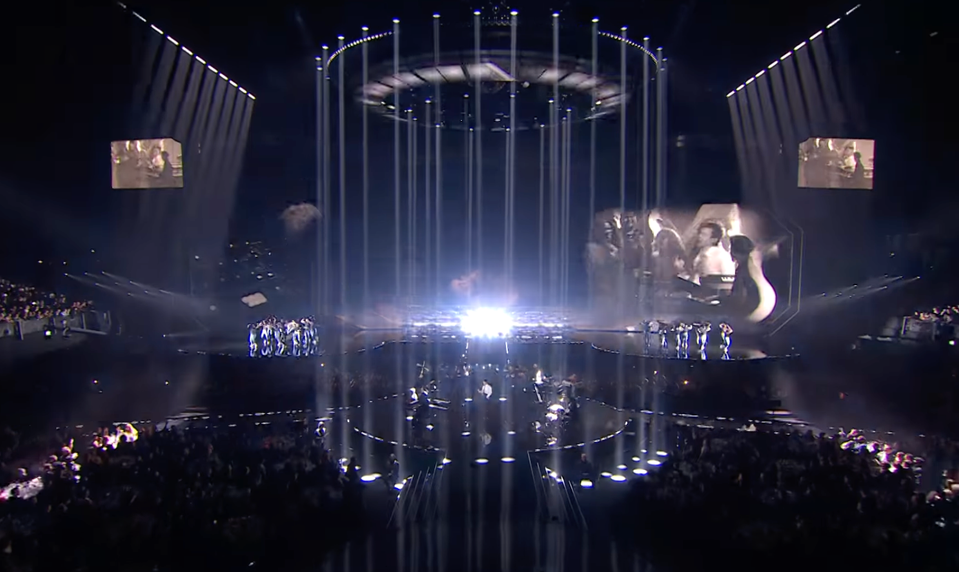 Štyri ceny pre mladú speváčky, Brit Awards ale predsa len ovládol svojou mega šou TENTO spevák!