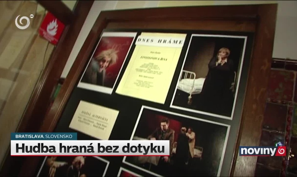 Hudba hraná bez dotyku