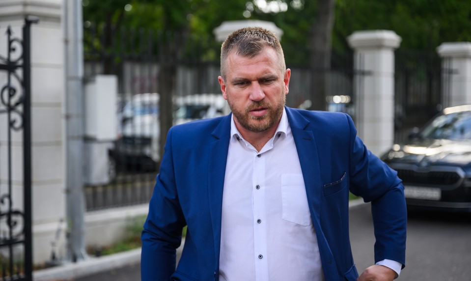Opozícia žiada koniec Kuffu na ministerstve. Pellegrinimu vyčíta dvojaký meter
