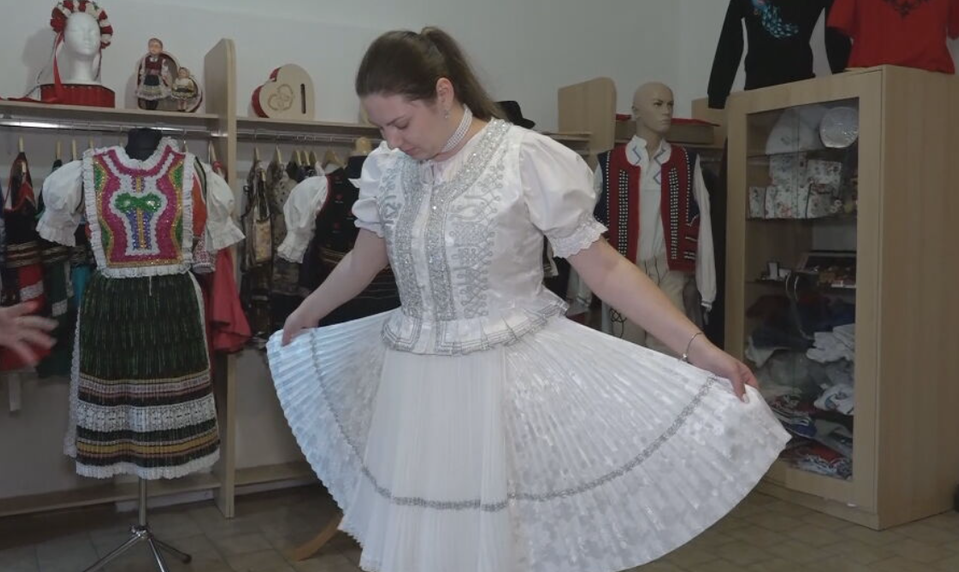 Kroje, farby a tradície: Oslava kultúrneho dedičstva na prešovskom plese