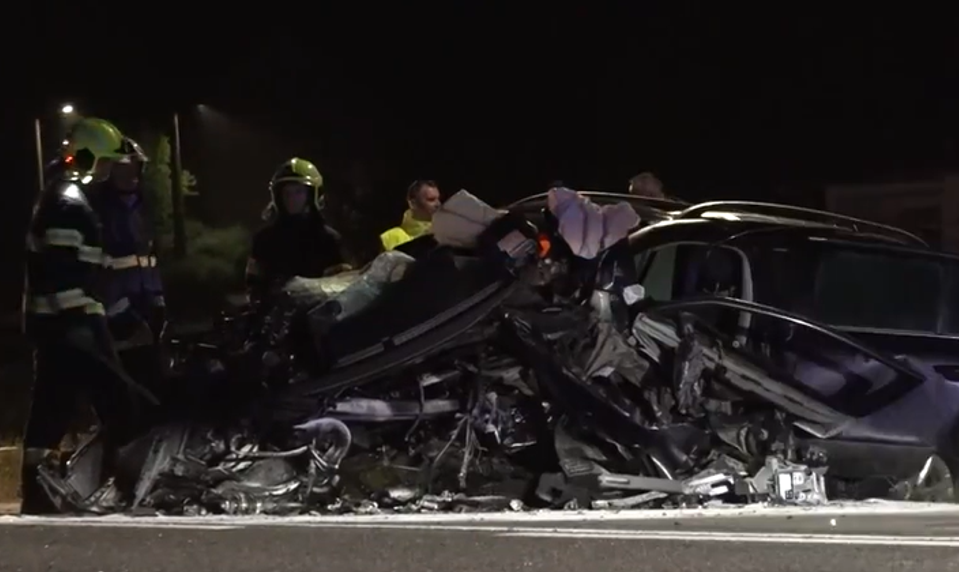 Osobné auto zišlo z cesty a narazilo do betónového stĺpa. Zomrel iba 32-ročný vodič