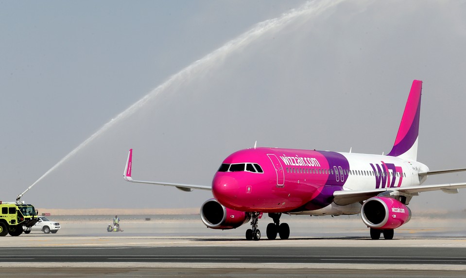 Lietadlo Wizz Air sa po zásahu bleskom vrátilo na bratislavské letisko