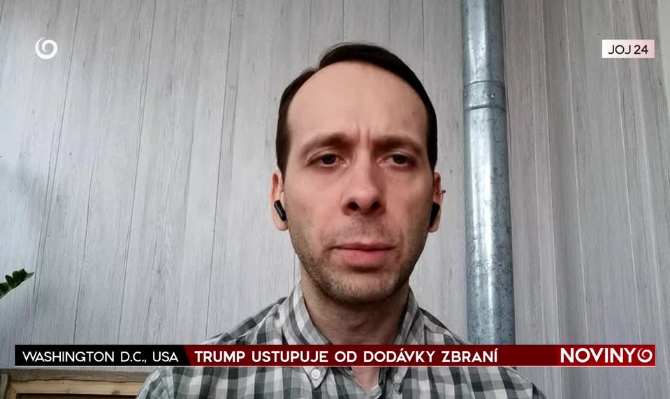 TRUMP USTUPUJE OD DODÁVKY ZBRANÍ