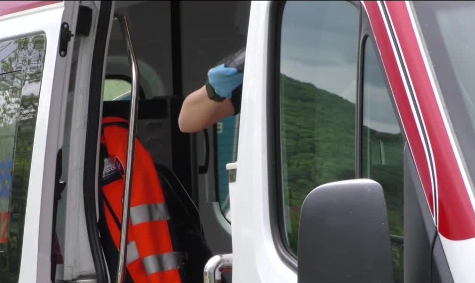 Kopali ich do bezvedomia: Pri hromadnej bitke skupina útočníkov zbila trénerov