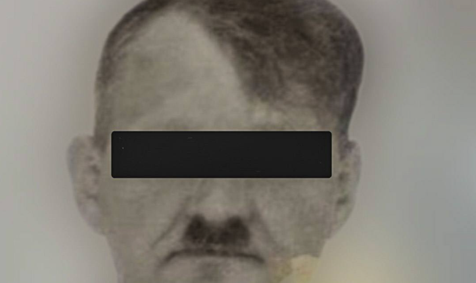 Na batohu nosil odznaky s hákovým krížom. Muža obvinili a stíhajú väzobne