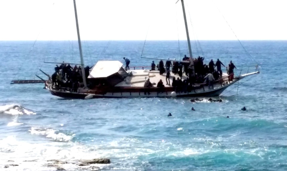 V Indickom oceáne sa potopila loď s utečencami, stovky ľudí je nezvestných