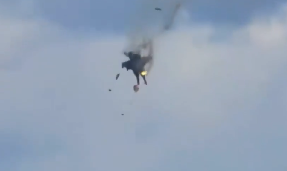 VIDEO: Počas leteckej šou sa zrazili dve stíhačky