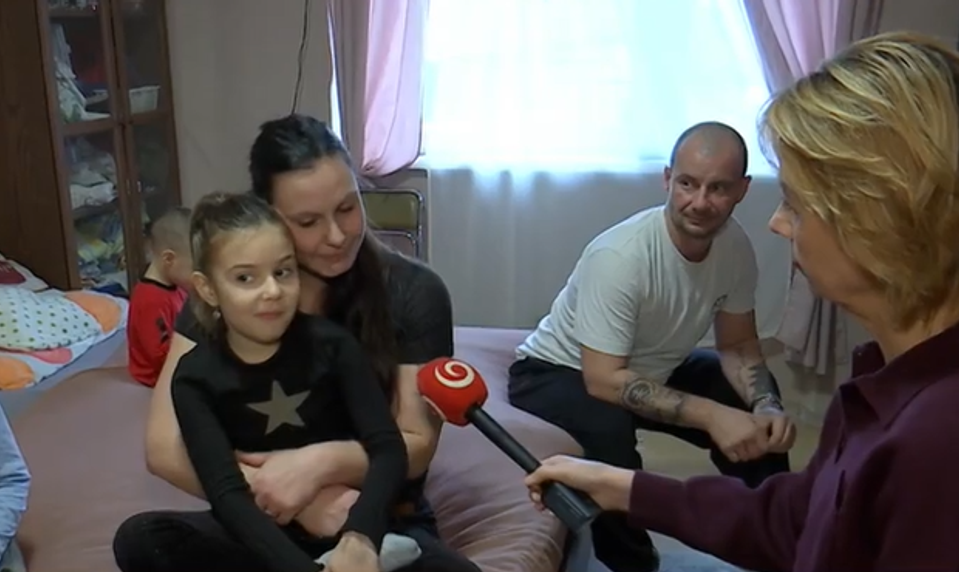 Darované Vianoce TV JOJ: Darca sa postaral o to, aby šikovná Romanka a jej rodina mala kde na Vianoce bývať