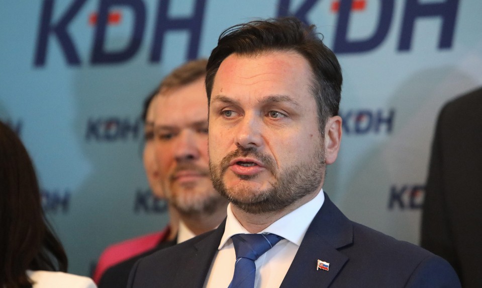 Stachura k ruským dronovým útokom neďaleko hraníc: Hanbím sa za Ficovu cestu do Moskvy