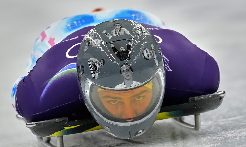 Olympijský výbor zakázal ukrajinskému pretekárovi helmu s obrázkami športovcov zabitých vo vojne