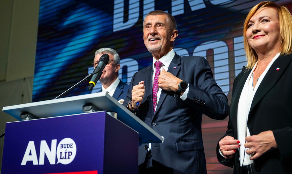 Koalícia ANO, SPD a Motoristov je oficiálna. SPD získa post predsedu snemovne