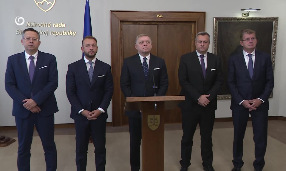 Koalícia v napätí: Fico spochybnil Hlas, rokovanie o konsolidácii padlo