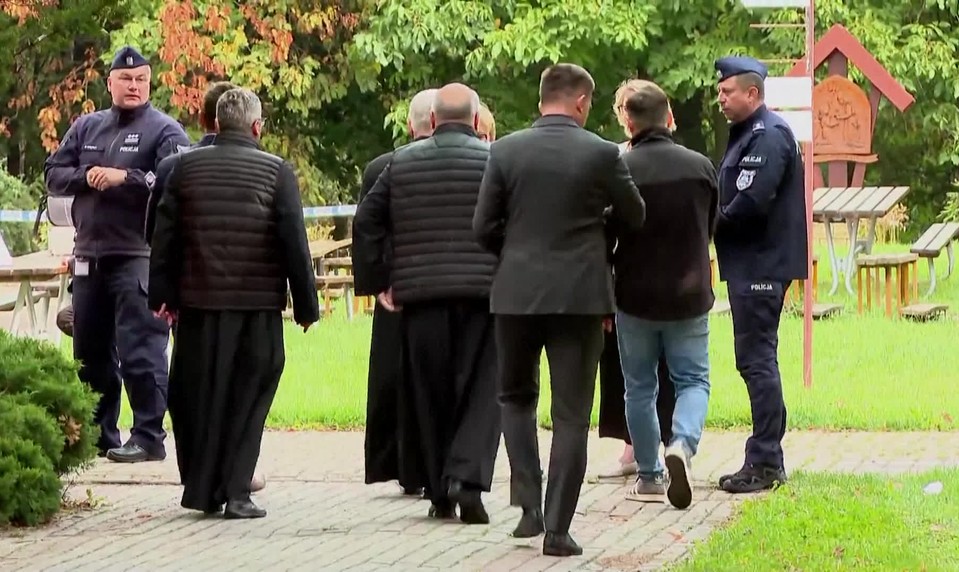 Krvavý útok v kláštore: Dvaja mŕtvi kňazi, traja zranení
