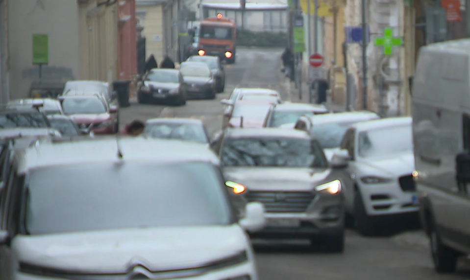 Povinné zmluvné poistenie sa zdraží o päť až sedem percent. Zdražejú aj autoservisy