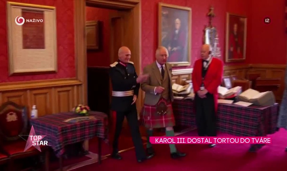 Karol III. dostal tortou do tváre