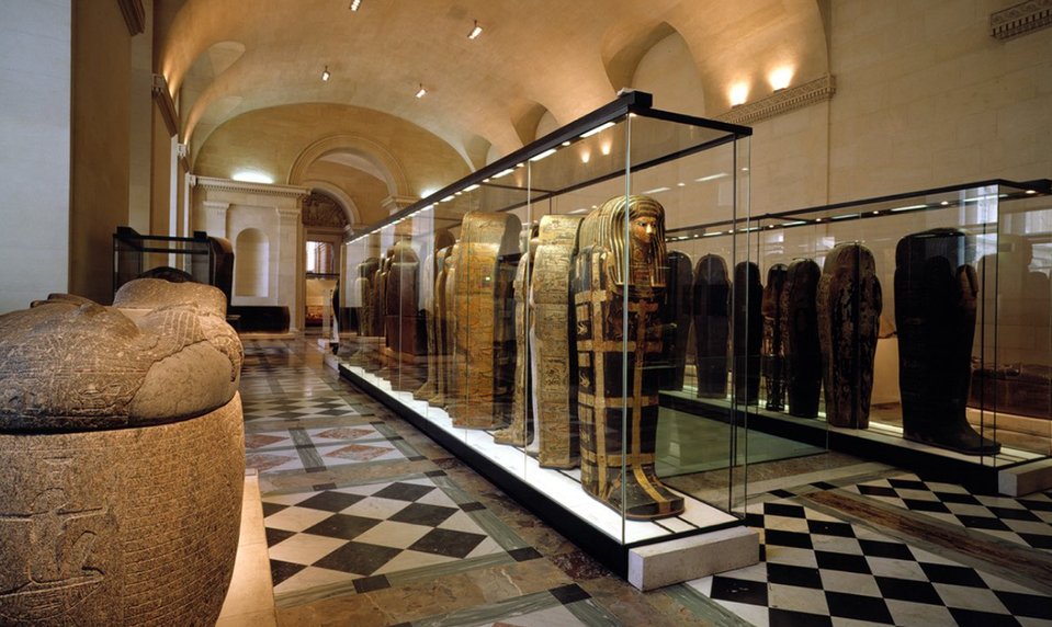 Únik vody v Louvri poškodil cenné knihy v oddelení egyptských starožitností