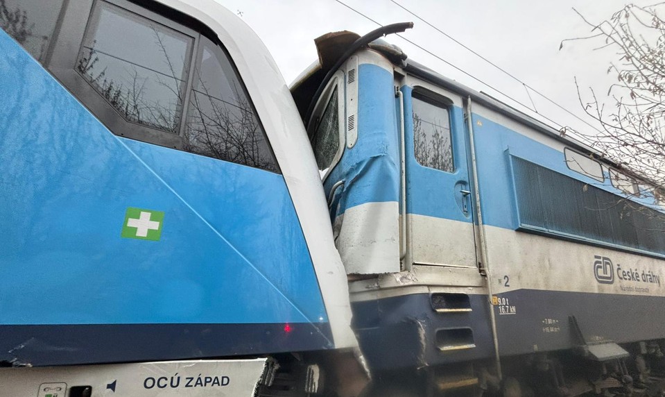 V Česku sa zrazili dva vlaky. Hlásia desiatky zranených