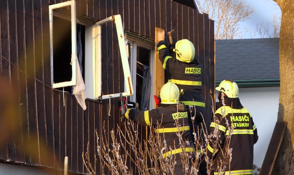 Výbuch plynovej fľaše vážne zranil 78-ročného muža. Senior utrpel ťažké popáleniny