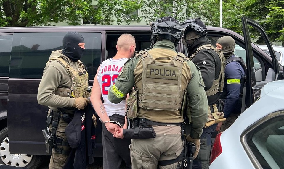 Mladistvé dievčatá nútili k sexuálnym službám. Páchateľov odsúdili