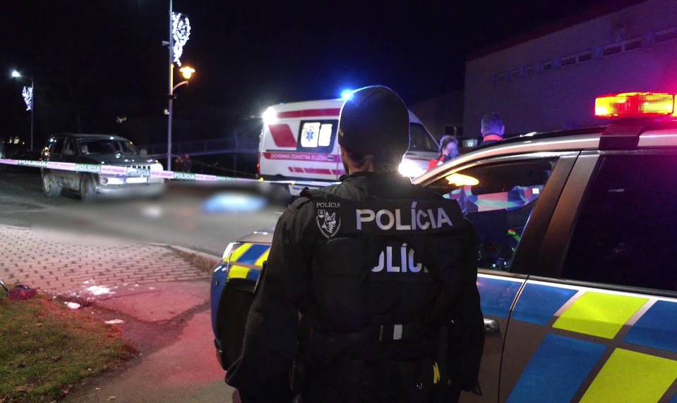 Víkendový večer v Detve poznačila tragédia: Auto zrazilo chodca na osvetlenom priechode