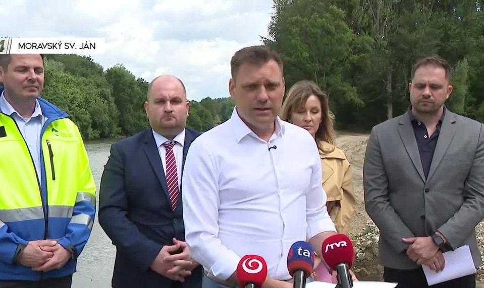 Tlačová beseda ministra Tarabu k revitalizácii starého toku Moravy