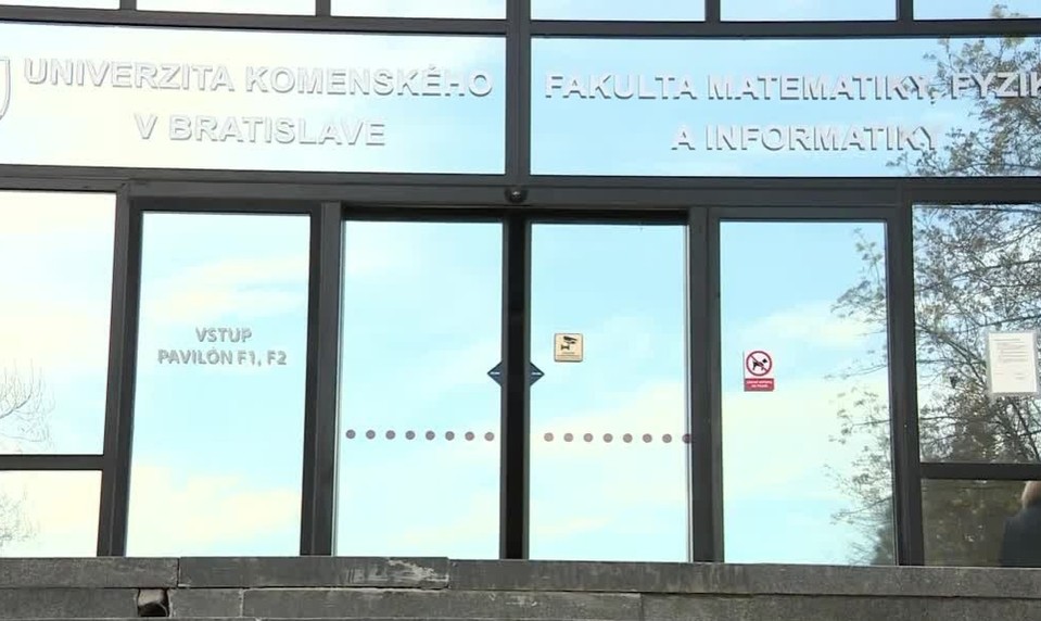 Štát dlží študentom milióny: Sľúbené štipendiá stále nikde