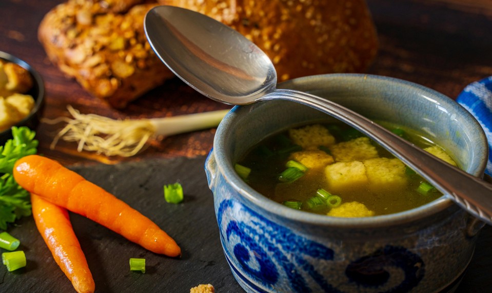 Rýchla polievka z bežných surovín, ktorá zahreje telo aj dušu: Tento recept si zamilujete