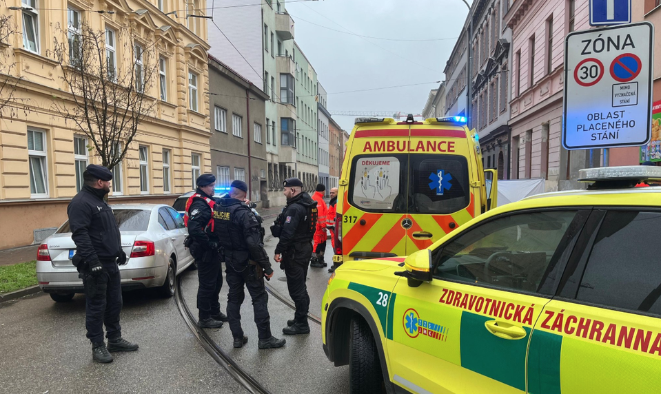 Muž na ulici v Brne dobodal ženu. Na mieste podľahla zraneniam
