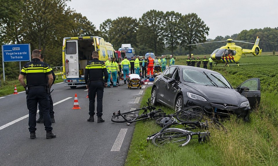 Tragédia počas školského výletu: Auto vrazilo do skupiny detí na bicykloch, štyria mŕtvi