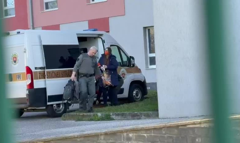 Začína sa súdny proces s matkou, ktorá mala vo vani utopiť dve dcéry